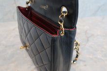 Load image into Gallery viewer, CHANEL Matelasse chain shoulder bag Lambskin Black/Gold hadware Shoulder bag 600110195
