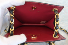 Load image into Gallery viewer, CHANEL Matelasse chain shoulder bag Lambskin Black/Gold hadware Shoulder bag 800080243
