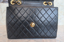 Load image into Gallery viewer, CHANEL Medium Matelasse single flap chain shoulder bag Lambskin Black/Gold hadware Shoulder bag 700120199
