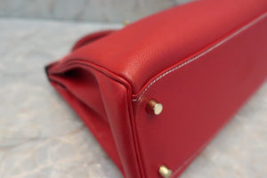 HERMES KELLY 32 Verso Epsom leather Rouge casaque/Blue thalassa □P Engraving Shoulder bag 500110198