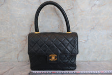 Load image into Gallery viewer, CHANEL Matelasse hand bag Lambskin Black/Gold hadware Hand bag 600060165

