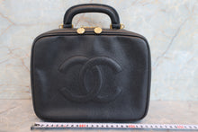 画像をギャラリービューアに読み込む, CHANEL/シャネル ココマーク2WAYバニティ キャビアスキン ブラック/ゴールド金具 バニティ 700070261
