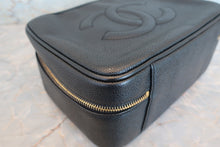 画像をギャラリービューアに読み込む, CHANEL/シャネル ココマーク2WAYバニティ キャビアスキン ブラック/ゴールド金具 バニティ 700070261
