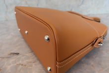 Load image into Gallery viewer, HERMES  BOLIDE 31 Box carf leather Natural □O Engraving Shoulder bag 700100041
