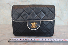 Load image into Gallery viewer, CHANEL Mini Matelasse chain shoulder bag Lambskin Black/White/Gold hadware Shoulder bag 800080235
