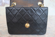 Load image into Gallery viewer, CHANEL Mini Matelasse chain shoulder bag Lambskin Black/White/Gold hadware Shoulder bag 800080235
