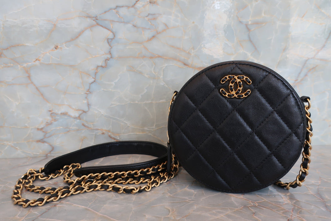 CHANEL Matelasse round chain shoulder bag Lambskin Black/Gold hadware Shoulder bag 700060266