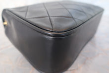 Load image into Gallery viewer, CHANEL Matelasse chain shoulder bag Lambskin Black/Gold hadware Shoulder bag 700120217

