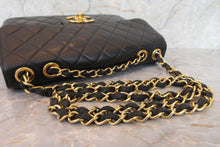 画像をギャラリービューアに読み込む, CHANEL/シャネル 中マトラッセシングルフラップチェーンショルダーバッグ ラムスキン ブラック/ゴールド金具 ショルダーバッグ 700080019
