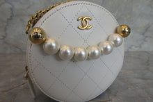 画像をギャラリービューアに読み込む, CHANEL/シャネル マトラッセラウンドチェーンショルダーバッグ ラムスキン ホワイト/ゴールド金具 ショルダーバッグ 700030215
