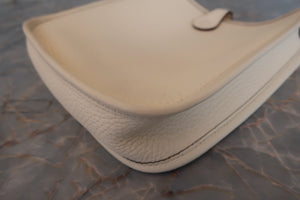 HERMES／エルメス エブリンTPM トリヨンクレマンス ナタ U刻印 ショルダーバッグ 700070265
