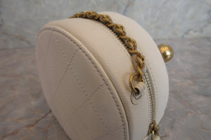 CHANEL/シャネル マトラッセラウンドチェーンショルダーバッグ ラムスキン ホワイト/ゴールド金具 ショルダーバッグ 700030215