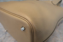 Load image into Gallery viewer, HERMES PICOTIN LOCK MM Clemence leather Trench X Engraving Hand bag 800060137
