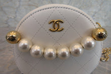 画像をギャラリービューアに読み込む, CHANEL/シャネル マトラッセラウンドチェーンショルダーバッグ ラムスキン ホワイト/ゴールド金具 ショルダーバッグ 700030215
