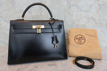 Load image into Gallery viewer, HERMES KELLY 32 Box carf leather Black ○T Engraving Shoulder bag 800090062
