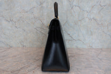 Load image into Gallery viewer, HERMES KELLY 32 Box carf leather Black ○T Engraving Shoulder bag 800090062
