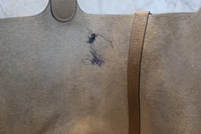 Load image into Gallery viewer, HERMES PICOTIN LOCK MM Clemence leather Trench X Engraving Hand bag 800060137
