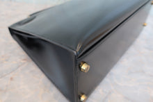 Load image into Gallery viewer, HERMES KELLY 32 Box carf leather Black ○T Engraving Shoulder bag 800090062
