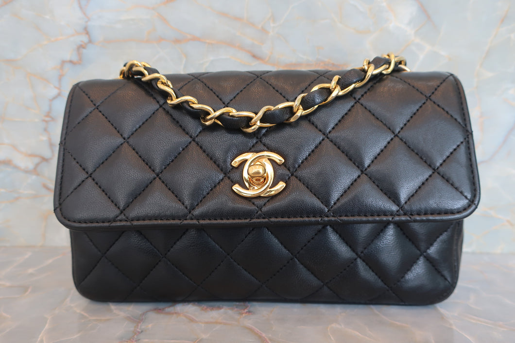 CHANEL Mini matelasse chain shoulder bag Lambskin Black/Gold hadware Shoulder bag 700060274