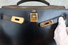 Load image into Gallery viewer, HERMES KELLY 32 Box carf leather Black ○T Engraving Shoulder bag 800090062
