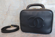 将图片加载到图库查看器，CHANEL/香奈儿 经典双C 2WAY 化妆包 荔枝皮 Black/Gold hadware(黑色/金色金属) 化妆包 600080008
