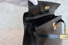 Load image into Gallery viewer, HERMES KELLY 32 Box carf leather Black ○T Engraving Shoulder bag 800090062
