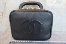 将图片加载到图库查看器，CHANEL/香奈儿 经典双C 2WAY 化妆包 荔枝皮 Black/Gold hadware(黑色/金色金属) 化妆包 600080008
