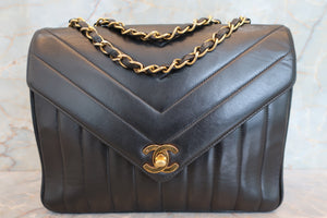 CHANEL  V-Stitch chain shoulder bag Lambskin Black/Gold hadware Shoulder bag 700100068