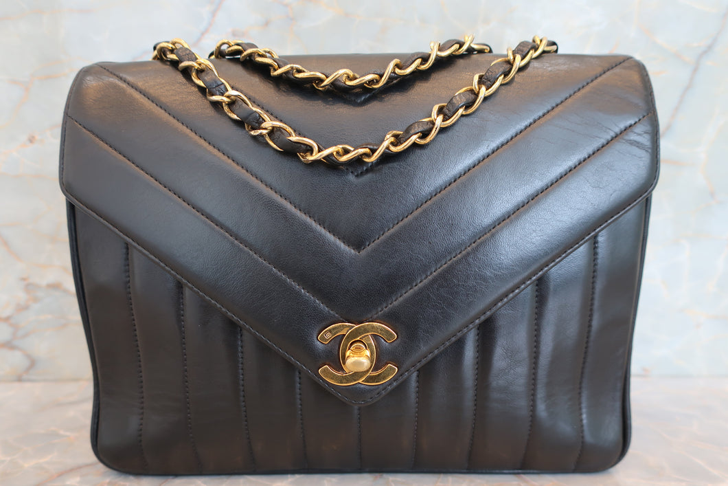CHANEL  V-Stitch chain shoulder bag Lambskin Black/Gold hadware Shoulder bag 700100068