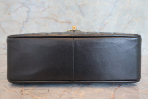 CHANEL  V-Stitch chain shoulder bag Lambskin Black/Gold hadware Shoulder bag 700100068