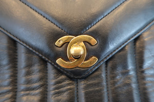 CHANEL  V-Stitch chain shoulder bag Lambskin Black/Gold hadware Shoulder bag 700100068