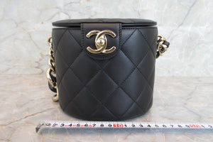 CHANEL/シャネル マトラッセチェーンショルダーバッグ ラムスキン ブラック/ゴールド金具 ショルダーバッグ 700050122