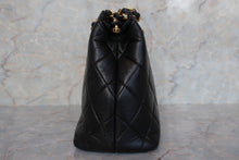 Load image into Gallery viewer, CHANEL Matelasse chain shoulder bag Lambskin Black/Gold hadware Shoulder bag 600110190
