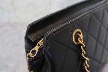 Load image into Gallery viewer, CHANEL Matelasse chain shoulder bag Lambskin Black/Gold hadware Shoulder bag 600110190
