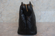 Load image into Gallery viewer, CHANEL Matelasse chain shoulder bag Lambskin Black/Gold hadware Shoulder bag 600110190
