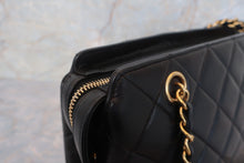 Load image into Gallery viewer, CHANEL Matelasse chain shoulder bag Lambskin Black/Gold hadware Shoulder bag 600110190
