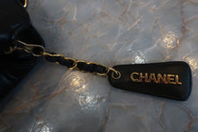 Load image into Gallery viewer, CHANEL Matelasse chain shoulder bag Lambskin Black/Gold hadware Shoulder bag 600110190
