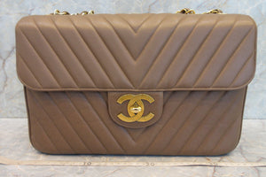 CHANEL/シャネル Vステッチチェーンショルダーバッグ キャビアスキン ブラウン/ゴールド金具 ショルダーバッグ 700080223