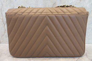 CHANEL/シャネル Vステッチチェーンショルダーバッグ キャビアスキン ブラウン/ゴールド金具 ショルダーバッグ 700080223