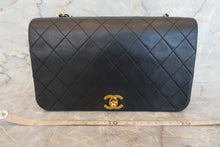 Load image into Gallery viewer, CHANEL Matelasse chain shoulder bag Lambskin Black/Gold hadware Shoulder bag 600120205
