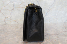 Load image into Gallery viewer, CHANEL Matelasse chain shoulder bag Lambskin Black/Gold hadware Shoulder bag 600120205
