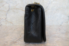 Load image into Gallery viewer, CHANEL Matelasse chain shoulder bag Lambskin Black/Gold hadware Shoulder bag 600120205
