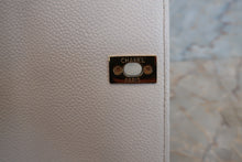 Load image into Gallery viewer, CHANEL Trapezoid hand bag Caviar skin/Plastic White/Gold hadware Hand bag 500050069
