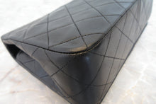 Load image into Gallery viewer, CHANEL Matelasse chain shoulder bag Lambskin Black/Gold hadware Shoulder bag 600120205
