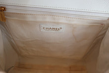 將圖片載入圖庫檢視器 CHANEL/シャネル 台形ハンドバッグ キャビアスキン/プラスチック ホワイト/ゴールド金具 ハンドバッグ 500050069
