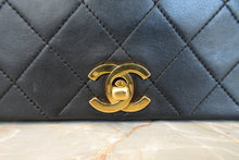 Load image into Gallery viewer, CHANEL Matelasse chain shoulder bag Lambskin Black/Gold hadware Shoulder bag 600120205
