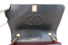 Load image into Gallery viewer, CHANEL Matelasse chain shoulder bag Lambskin Black/Gold hadware Shoulder bag 600120205
