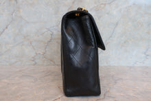 Load image into Gallery viewer, CHANEL Medium Matelasse single flap chain shoulder bag Lambskin Black/Gold hadware Shoulder bag 700100060
