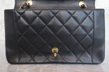 Load image into Gallery viewer, CHANEL Diana matelasse chain shoulder bag Lambskin Black/Gold hadware Shoulder bag 600110189
