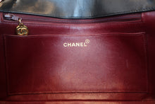 Load image into Gallery viewer, CHANEL Diana matelasse chain shoulder bag Lambskin Black/Gold hadware Shoulder bag 600110189
